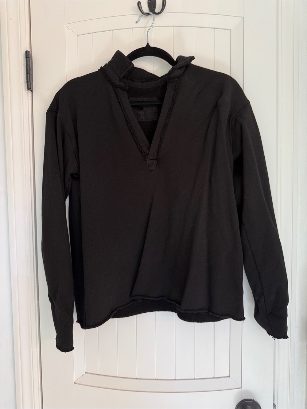 Frank & Eileen Black V-Neck Pullover Patrick sweatshirt